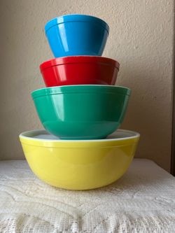VTG- 4pc Pyrex Mixing Bowl Primary Set