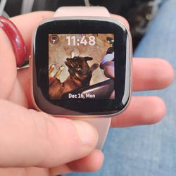 Fitbit Versa 2