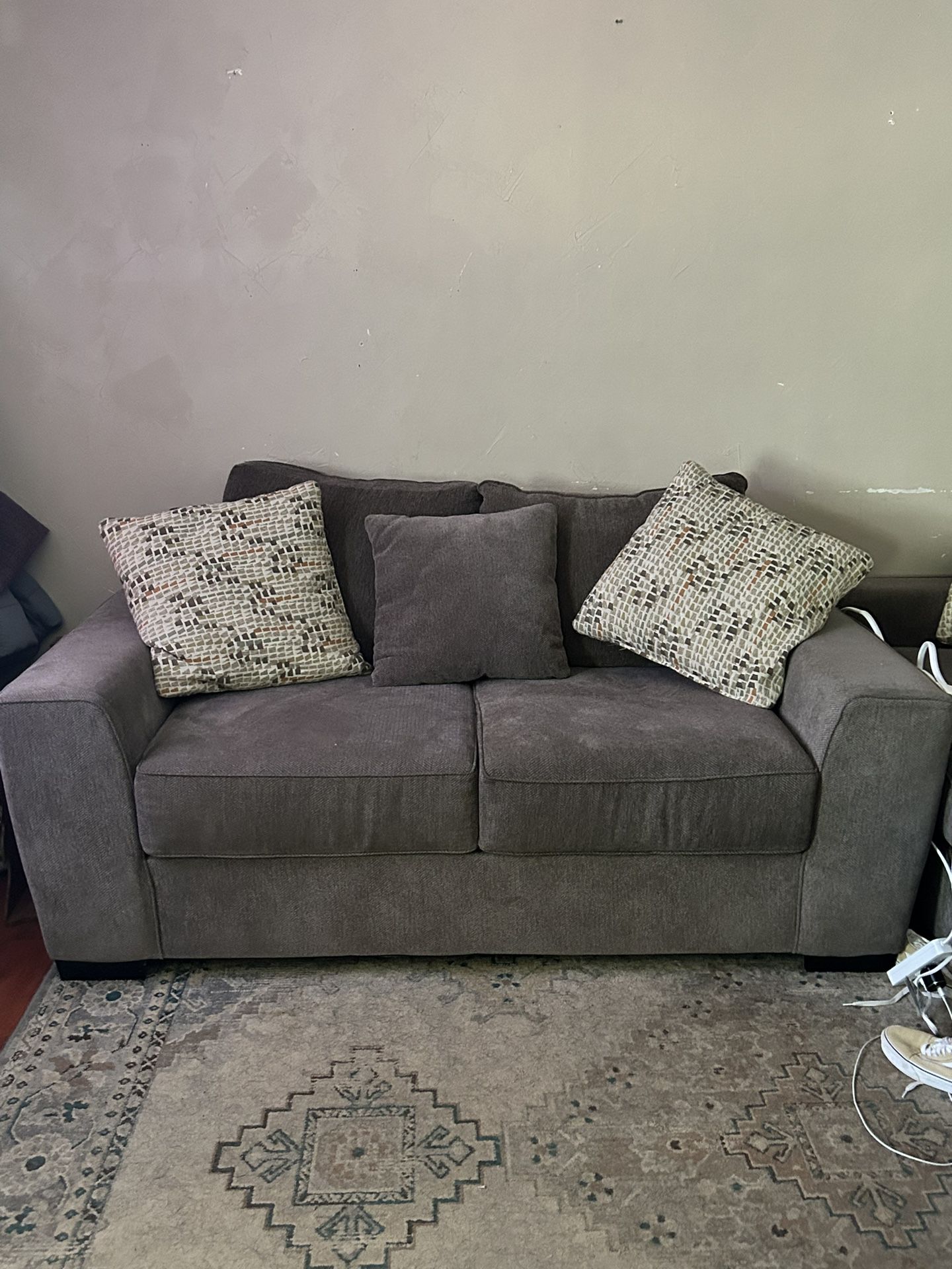 Sofa For Sale. 