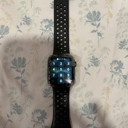 Apple Watch Series 4 Space Gray Aluminum Case Black Nike Sport Band