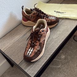 Burberry Size 44