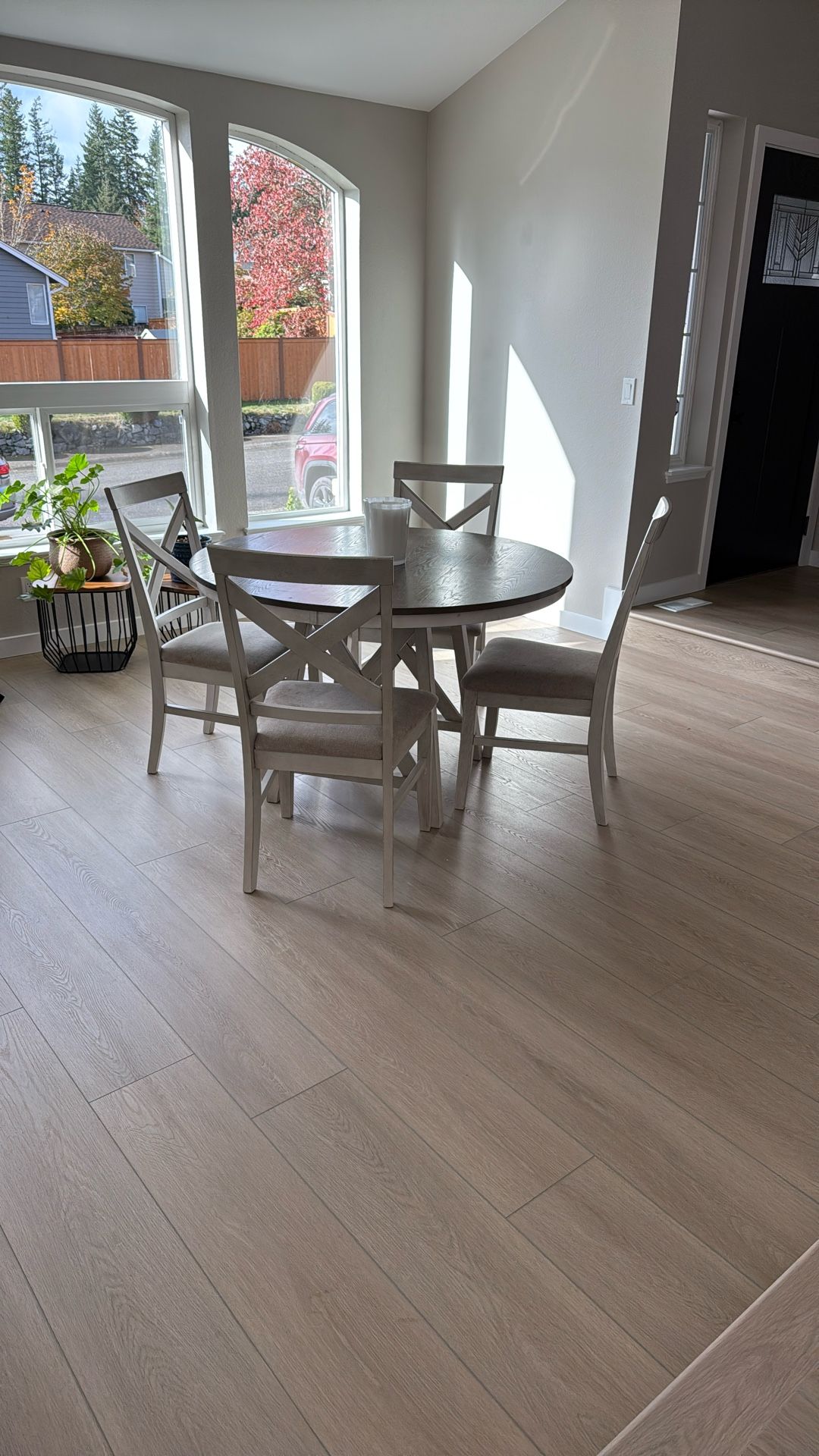 Farmhouse Round Dining Table With 4 Chairs