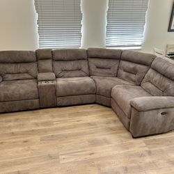 Sectional Couch; 3 Reclining Sections 