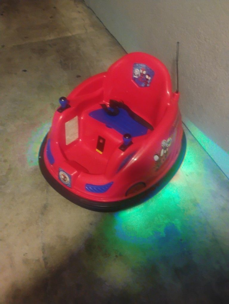 Spidey  Bumper   Car Ride  Incluye Cargador Y Pila