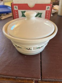 Longaberger Vintage NIB Christmas Traditional Holly Small Covered Dish 