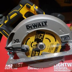 Dewalt Circular Saw 20v  XR Brushslees 7 1/4 ? Power Detect (Tool Only)