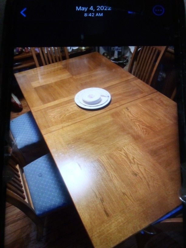 6 Chair Dinner Table With Removable Center Leaf And Breakfast Hutch