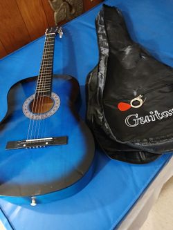 ZENY BEGINNERS GUITAR WITH EXTRA STRINGS AN PIC 