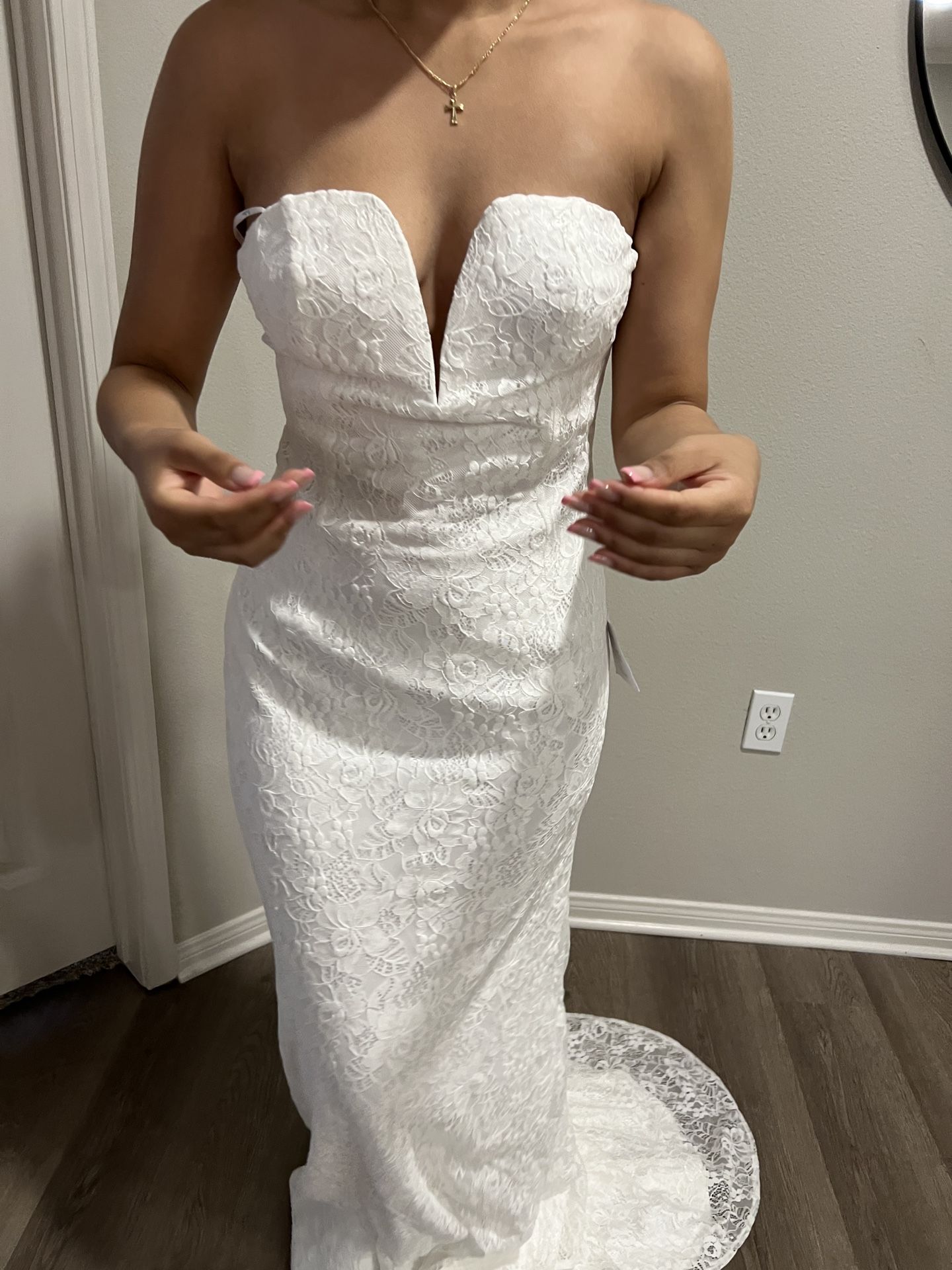 Lulus bridal Dress Brands New Size M