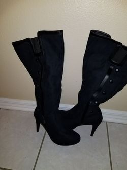 High heel close toe boots