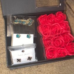 Flower Box With Two Earrings And  Bracelets 