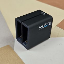 GoPro Dual Battery Charger for HERO4 Black & Silver Cameras – AHBBP