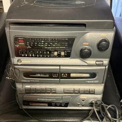 Digisonic Am,Fm,duel Cassettes ,and Record Player