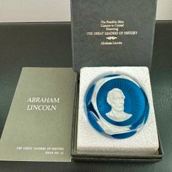 Baccarat Crystal Franklin Mint Paperweight the great Leader of history Cameo Abraham Lincoln  In great condition  Comes in box with certificate of aut