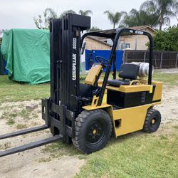 Caterpillar Forklift (Read Listing)