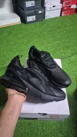 NIKE 270 SIZE 8 M