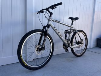 TREK LIQUID 25 BICYCLE 