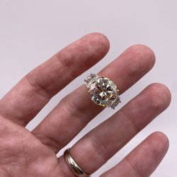 Stunning Round Diamond Ring (9.45 C.t) Certified!