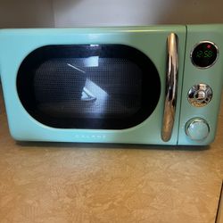 Retro Microwave Like New 