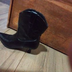 Ladies Small Point Cowgirl Ankle Boots 