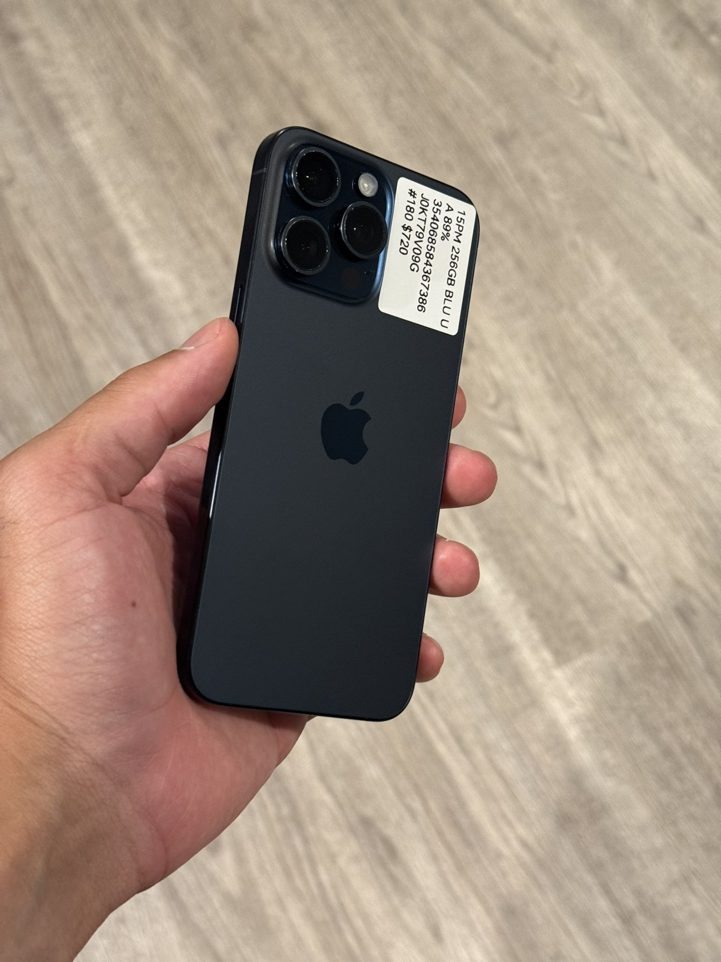 iPhone 15 Pro Max UNLOCKED - 256GB - Blue