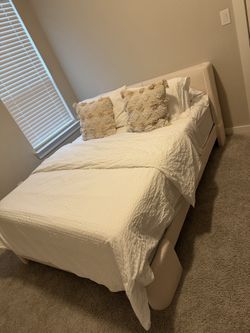 Queen bed furniture ( Bed and Mattress)