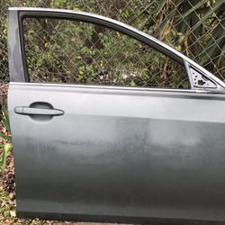 PASSENGER FRONT DOOR 2007-2011 TOYOTA CAMRY.