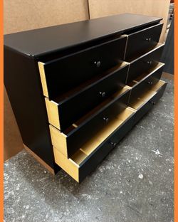 Dresser/ Eight drawers dresser