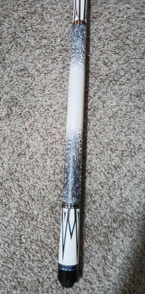 Taillee Pool Cue  $1275