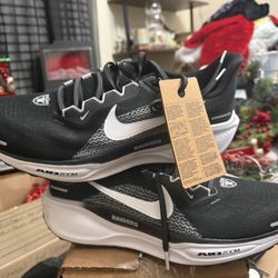 NEW RAIDERS MEN  SHOES SIZE 11 /HALF 