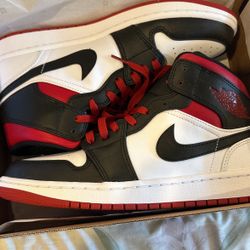 Air Jordan 1 Mid