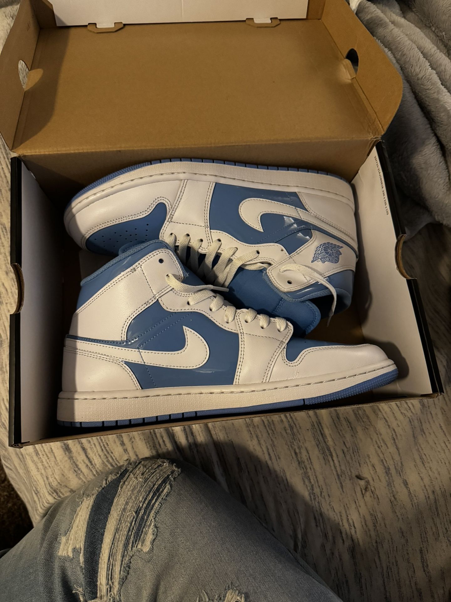 Jordan 1 MID SE