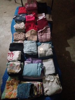 A lot Of Mached Up Outfits Short And Pants With Tops Sweaters Skirts Jump suite Outfit Lil Girls  Alot Of Clothes