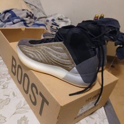 Yeezy's QNTM USED BARELY WORN 7 1/2 