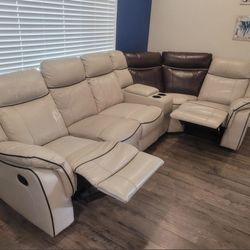 Cream/Tan Reclining Sectional Sofa – Cup Holders – Clean – Delivery Available 🚚