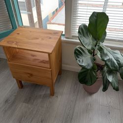 Tarva Side Table / Night Stand