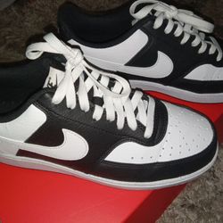 Nike Men’s panda court vision Lo size 9.5 Shoes