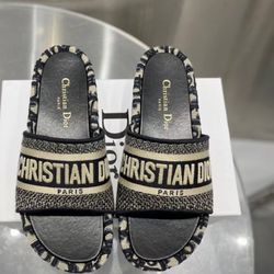 Slope heel waterproofing platform