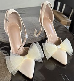 Bow Heeled Pumps