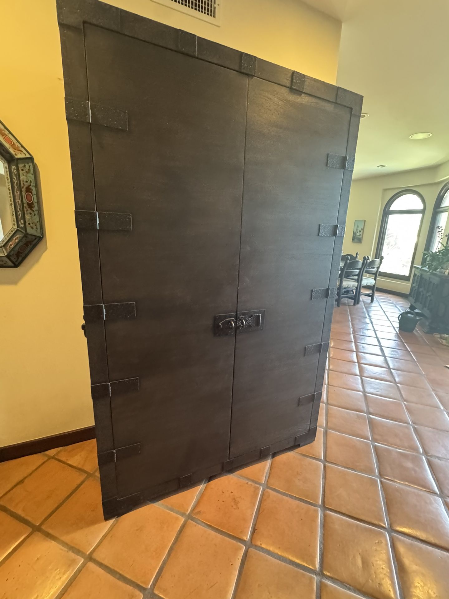 Armoire /Closet