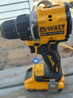 DeWalt 20V Cordless Atomic Drill & 20V Battery with charger