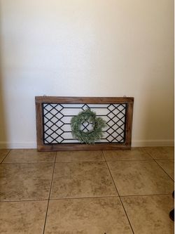 Wall decor with wreath