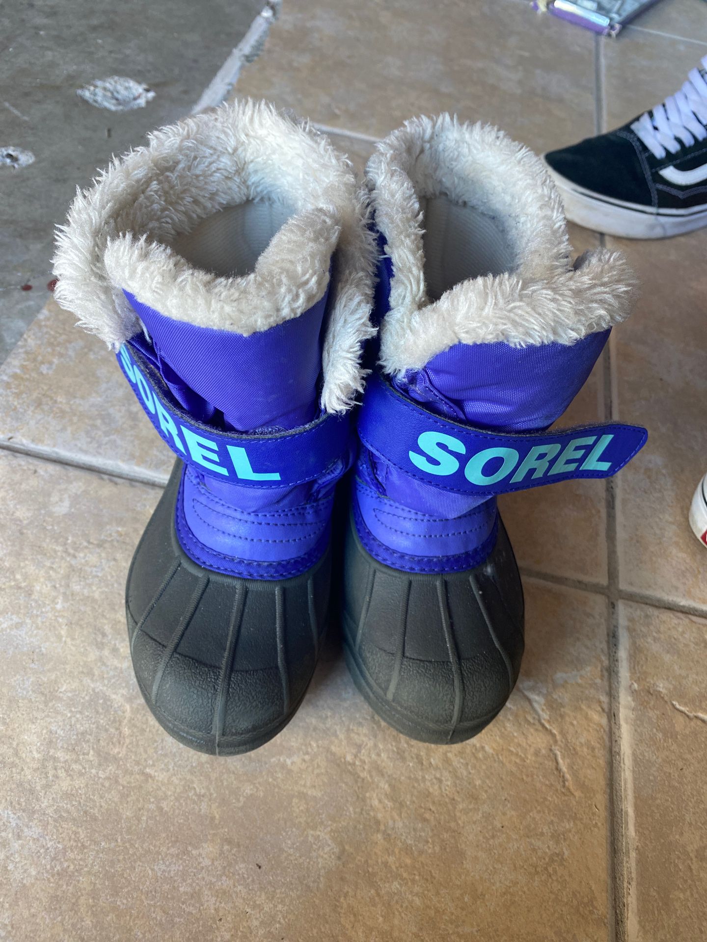 Kids snow boots size 13