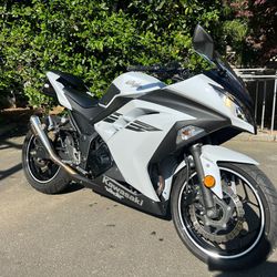 Kawasaki Ninja Motorcycle- White And Black - Great Learning Bike 