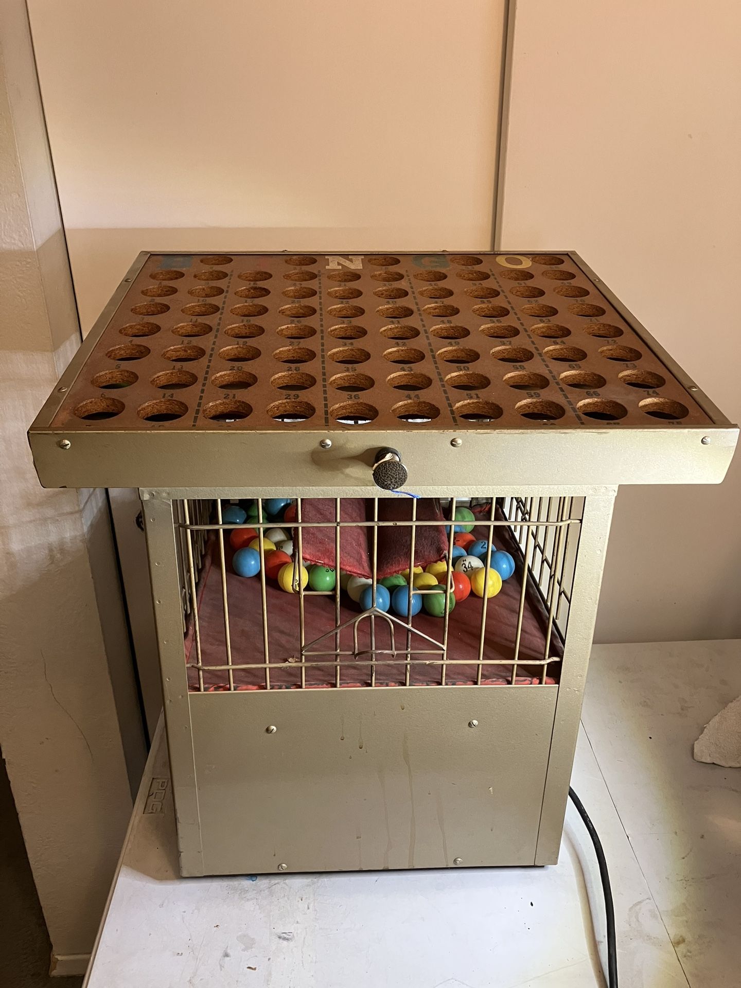 Vintage Little Joe Blower Bingo King Electric Machine 1960s w/ Balls AS IS SOLD EXACTLY AS PICTURED, THE MOTOR ON THE BLOWER IS SEIZED, MAYBE COULD B