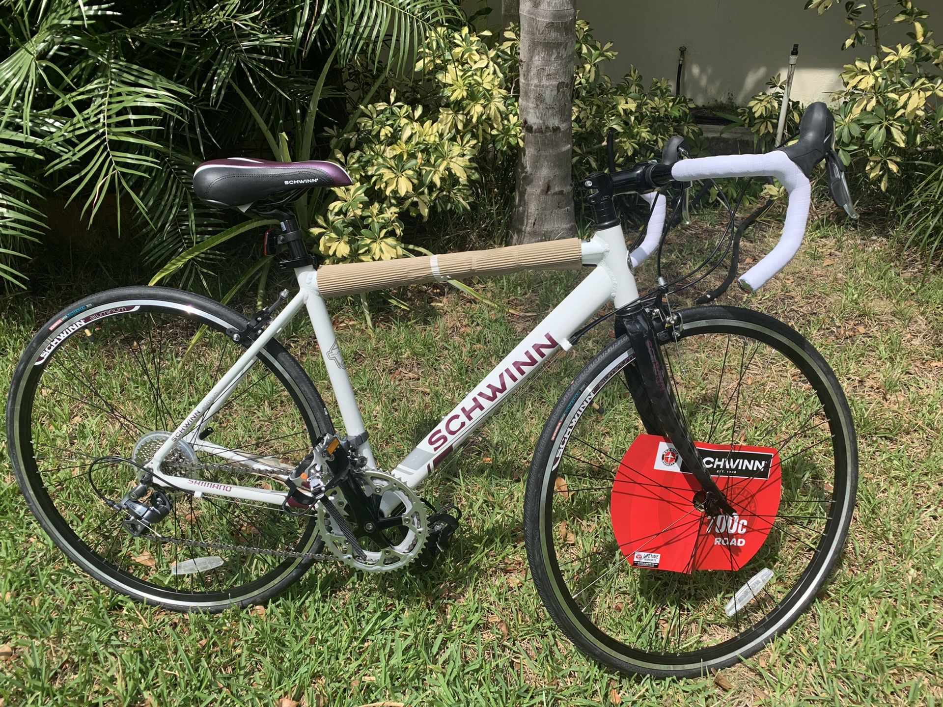 Brand New Schwinn Phocus 1600 Women’s 700c Road Bike