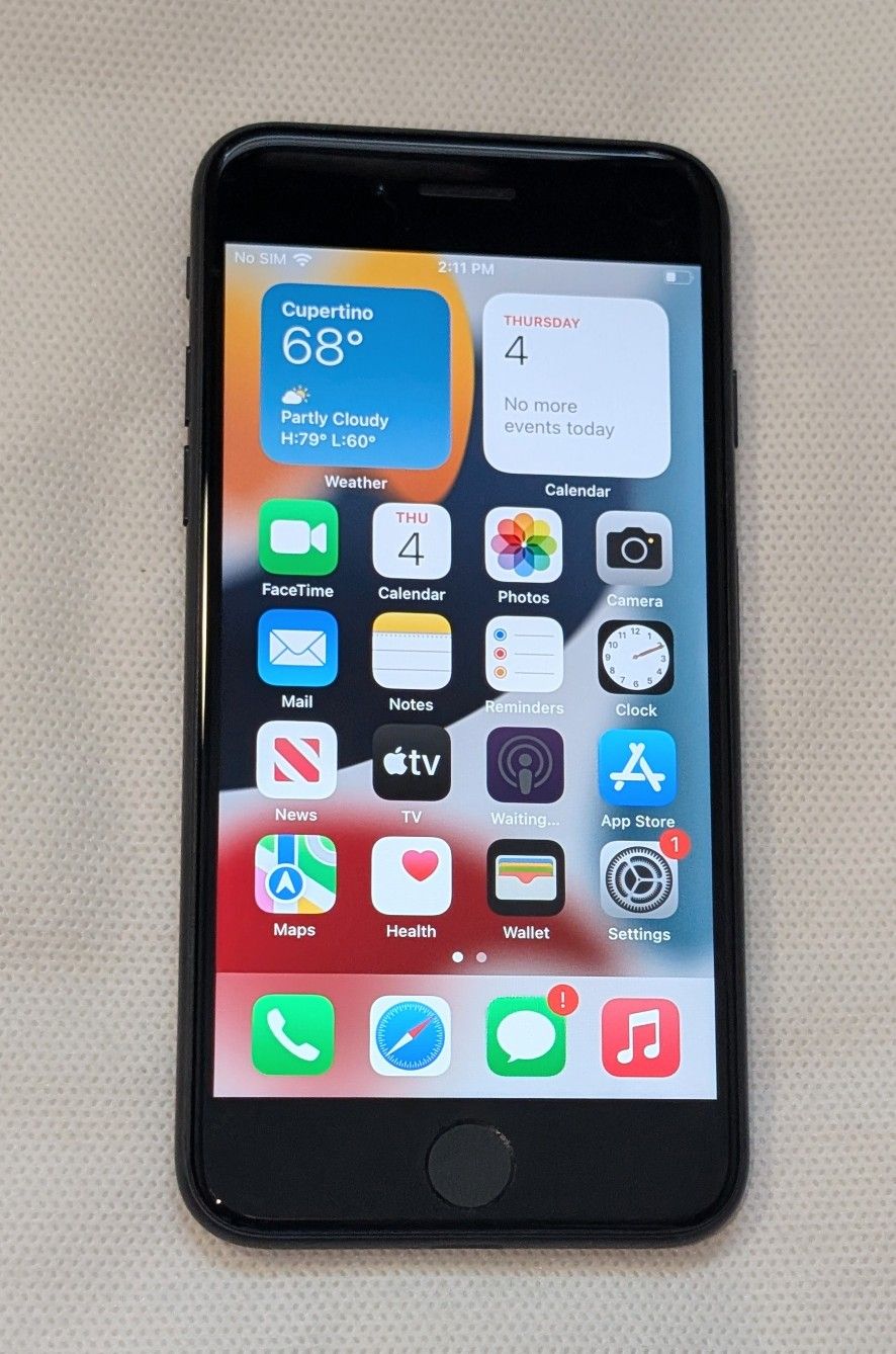 NICE APPLE iPhone 7 UNLOCKED 32GB CELL PHONE