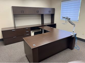 Executive U-Shaped Office Desk Set with Hutch & Storage – Excellent Condition