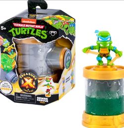 Treasure X Teenage Mutant Ninja Turtles Sewer Rescue Chasers Mystery Blind Pack New In Box. The image features the Treasure X Teenage Mutant Ninja Tur