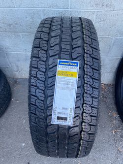 New LT 305 55 22 Goodyear wrangler territory tire
